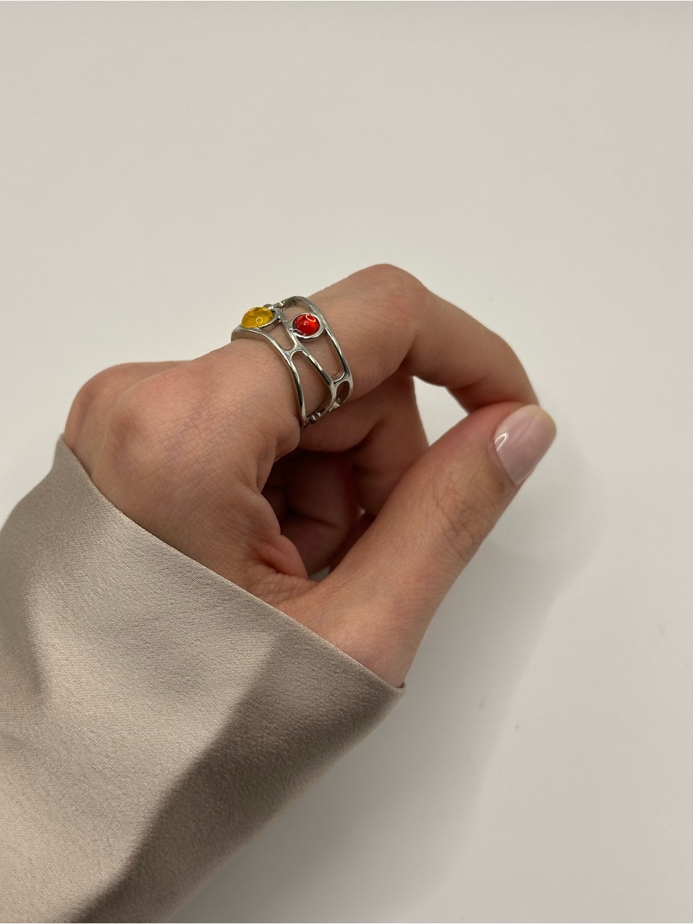 Silver Multi-Stone Statement Ring with Yellow, Red, and Green Glass Stones - Picture 6 of 6